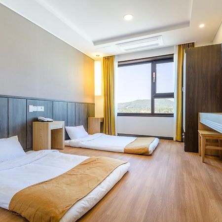 Thira Hotel مدينة سيوجويبو المظهر الخارجي الصورة