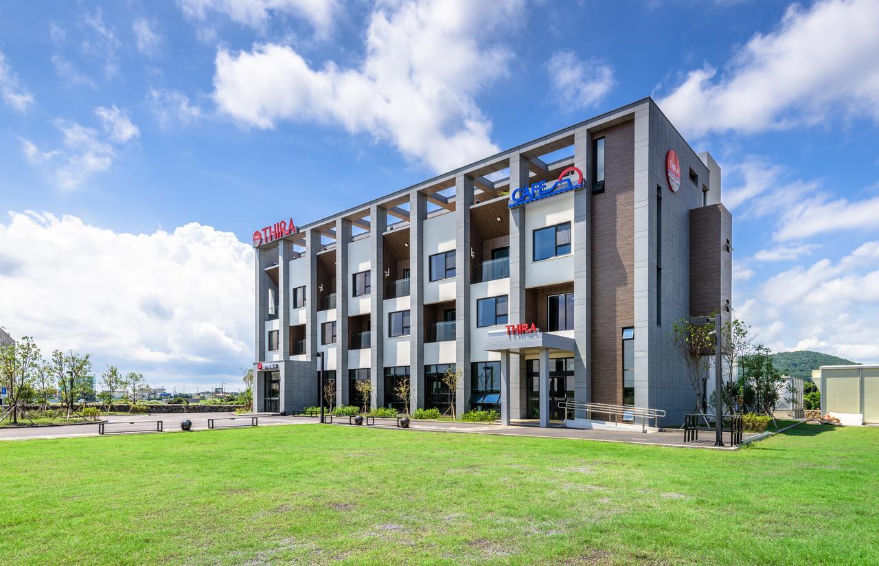 Thira Hotel مدينة سيوجويبو المظهر الخارجي الصورة
