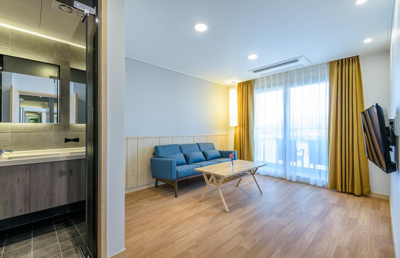 Thira Hotel مدينة سيوجويبو المظهر الخارجي الصورة