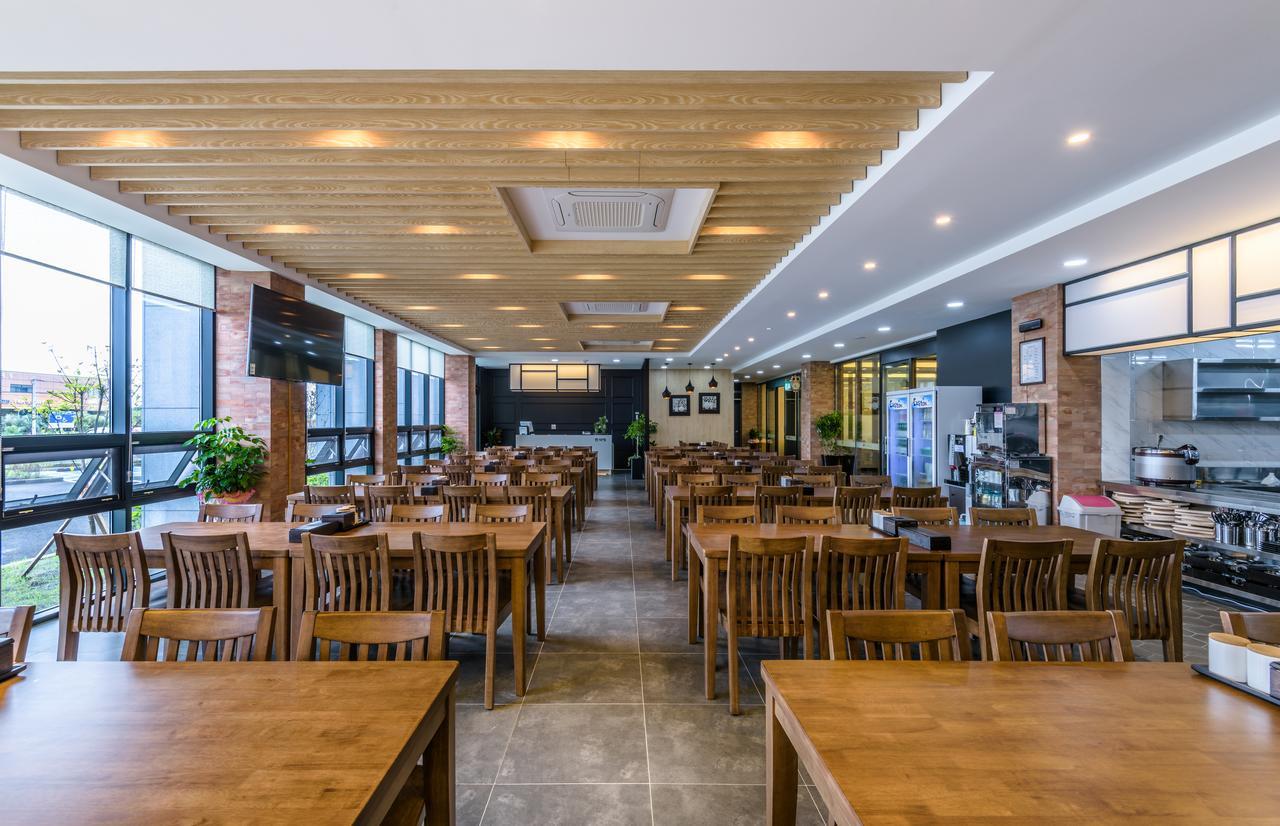 Thira Hotel مدينة سيوجويبو المظهر الخارجي الصورة