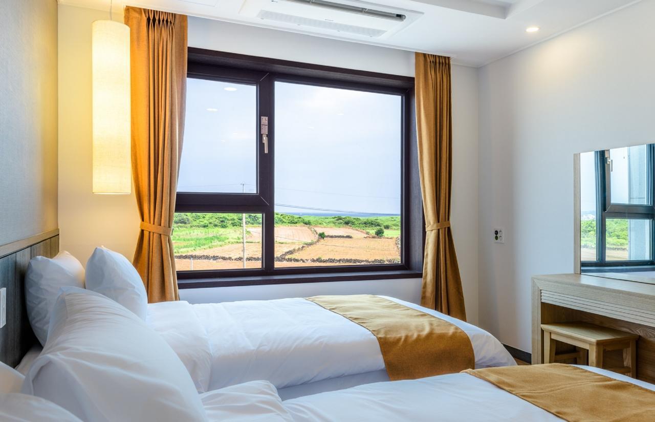Thira Hotel مدينة سيوجويبو المظهر الخارجي الصورة