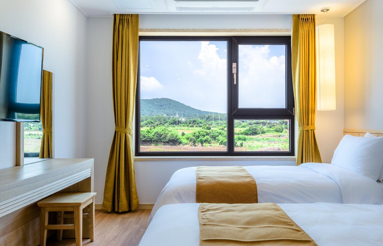 Thira Hotel مدينة سيوجويبو المظهر الخارجي الصورة