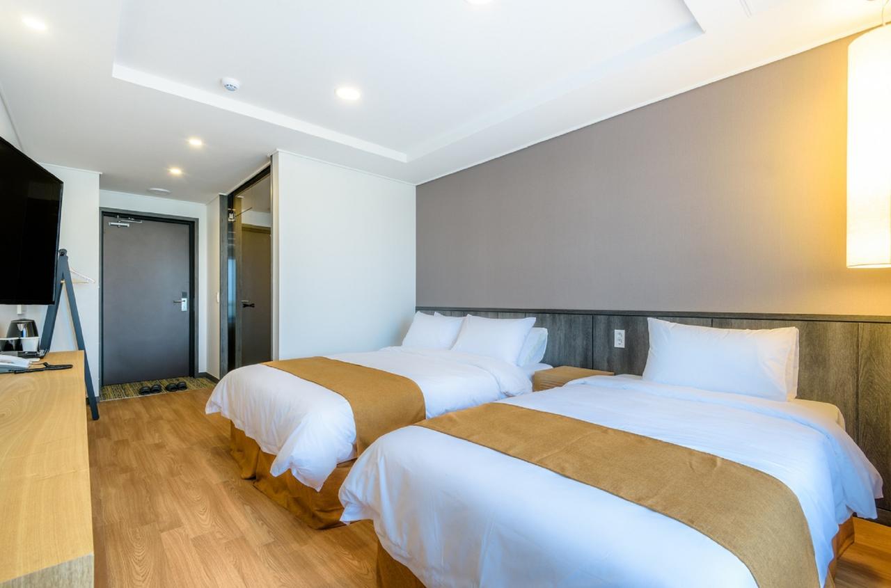 Thira Hotel مدينة سيوجويبو المظهر الخارجي الصورة