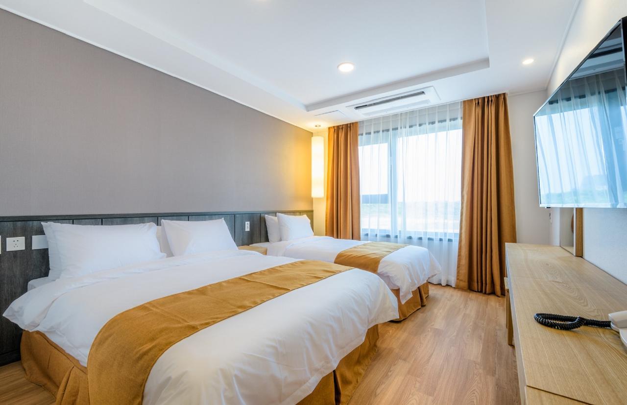 Thira Hotel مدينة سيوجويبو المظهر الخارجي الصورة