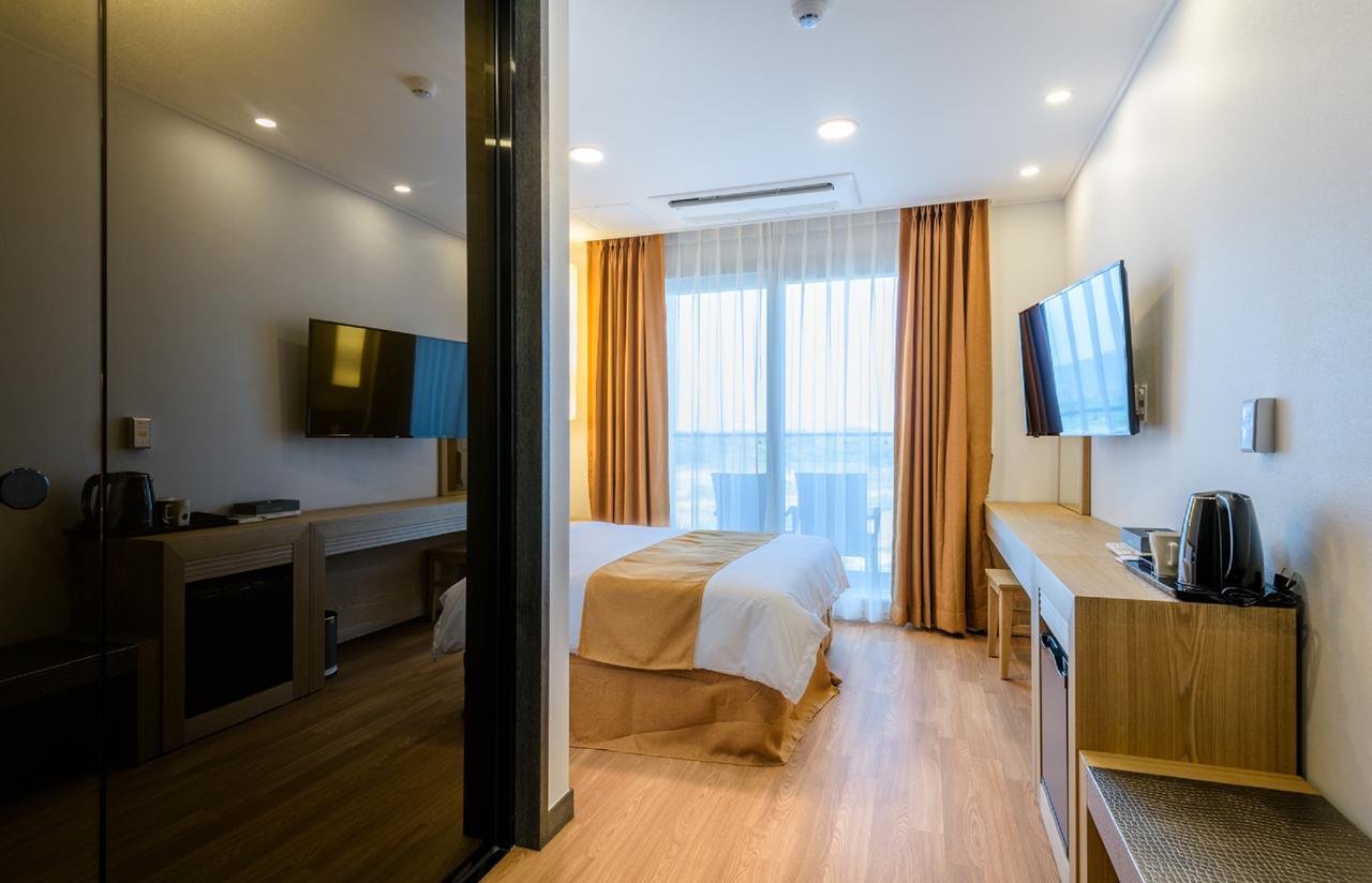 Thira Hotel مدينة سيوجويبو المظهر الخارجي الصورة