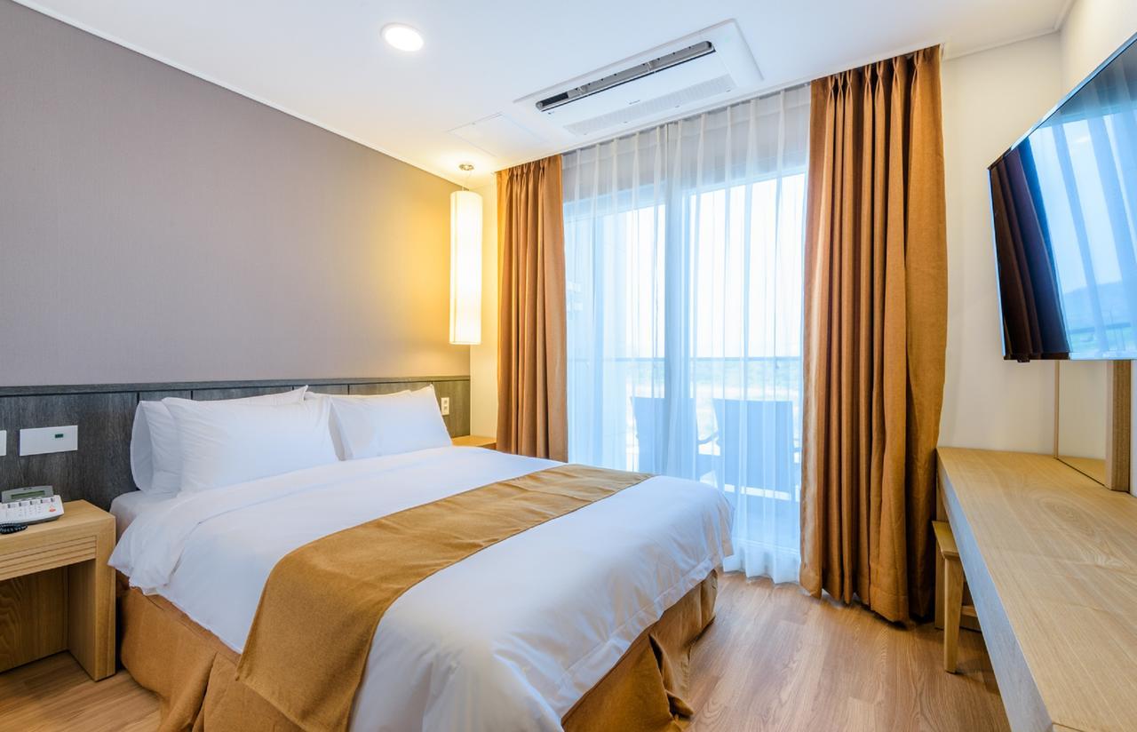 Thira Hotel مدينة سيوجويبو المظهر الخارجي الصورة