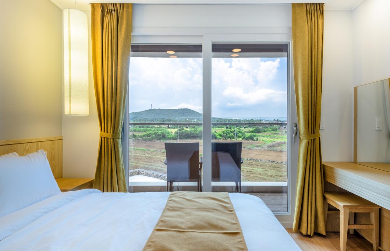 Thira Hotel مدينة سيوجويبو المظهر الخارجي الصورة