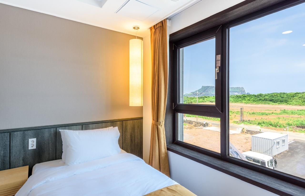 Thira Hotel مدينة سيوجويبو المظهر الخارجي الصورة