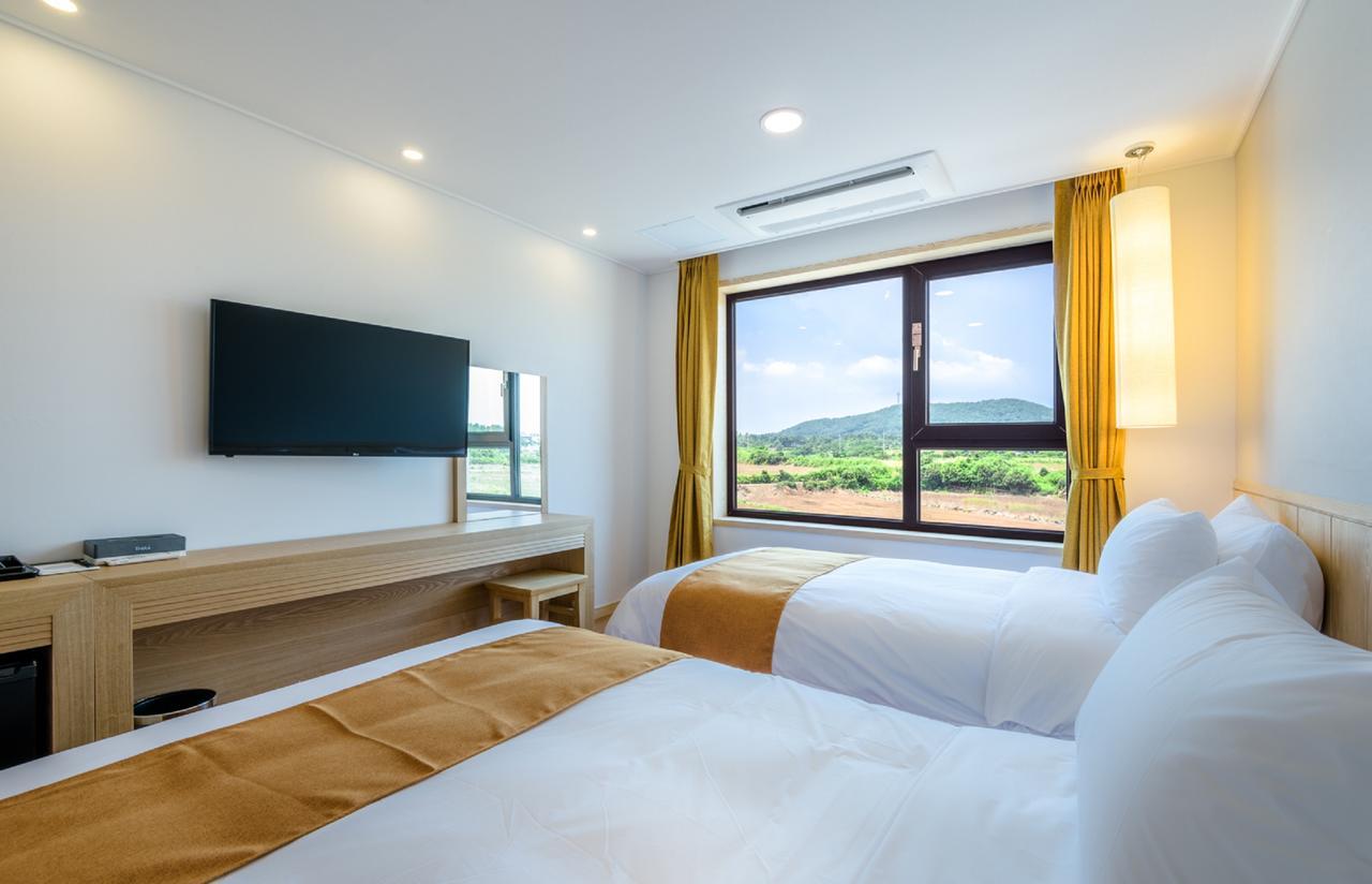 Thira Hotel مدينة سيوجويبو المظهر الخارجي الصورة