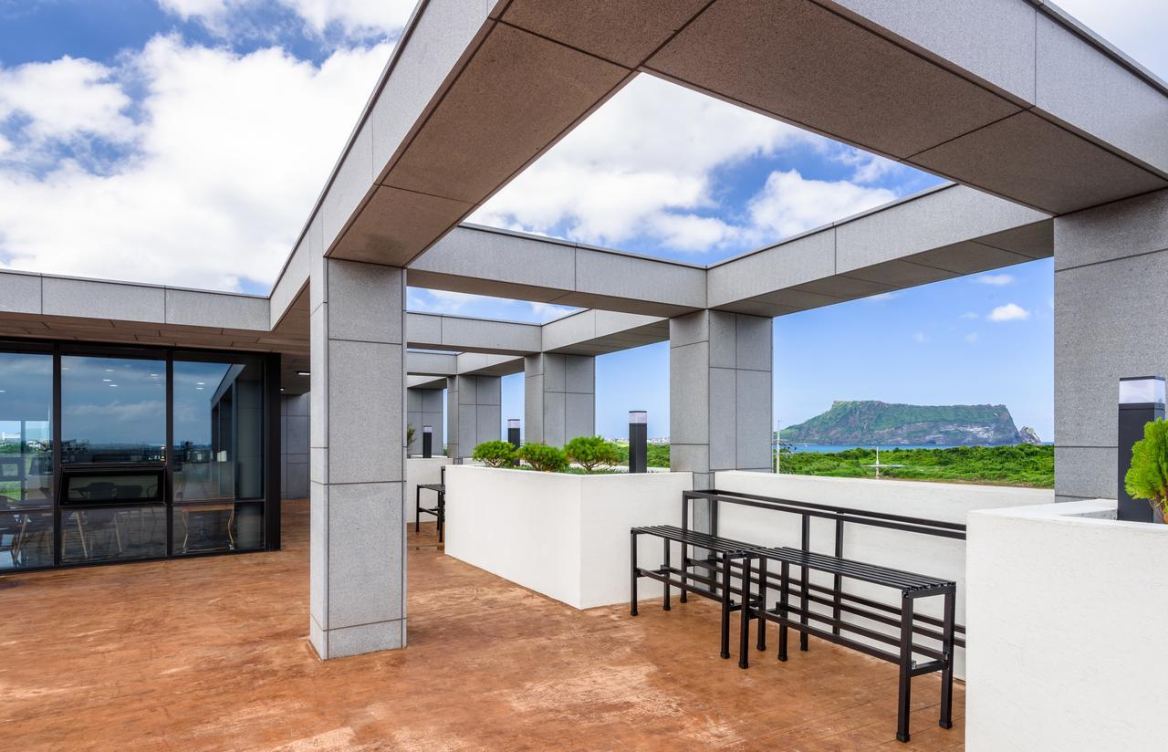 Thira Hotel مدينة سيوجويبو المظهر الخارجي الصورة