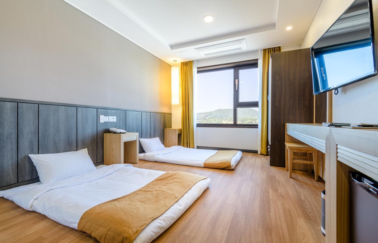 Thira Hotel مدينة سيوجويبو المظهر الخارجي الصورة