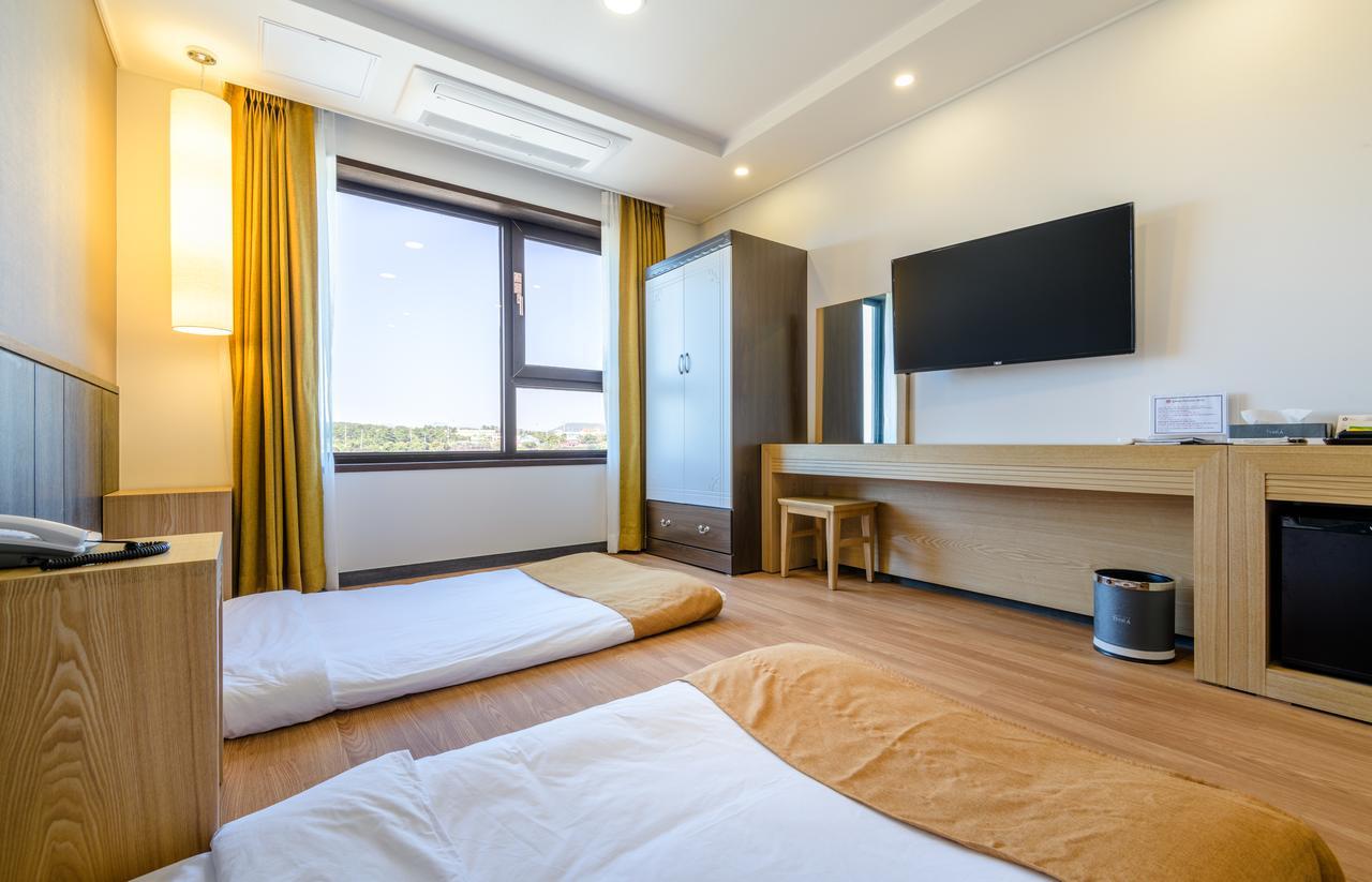Thira Hotel مدينة سيوجويبو المظهر الخارجي الصورة